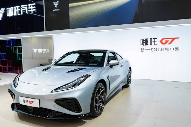 成都金牛区裕迅泽企业管理咨询哪吒汽车在智能汽车领域的表现，领途汽车在新能源汽车市场中的影响力